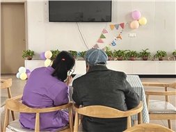 當你老到忘了世界，我該拿什么來愛你
